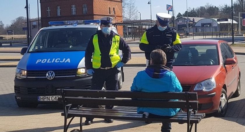 W weekend policjanci będą sprawdzać, jak mieszkańcy przestrzegają obostrzeń