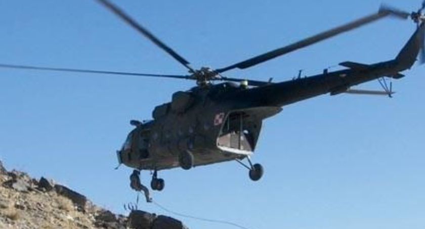 Policyjny Black Hawk nad Kościerzyną i Kartuzami