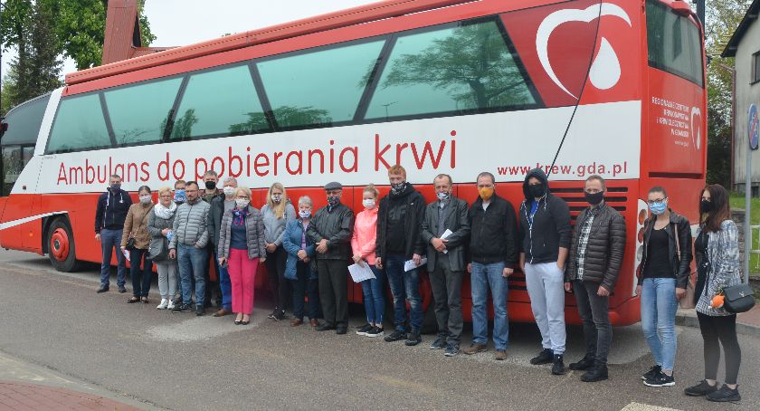 Dar krwi za dar Jana Pawła II. W Sierakowicach dzielili się płynem ratującym życie 