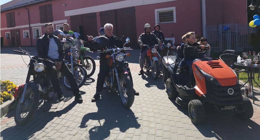 Słodka motocyklowa niespodzianka dla milusińskich z gminy Sulęczyno