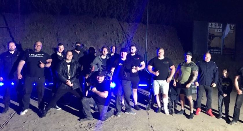 Niebieskie ulice - nowy utwór policyjnych raperów z udziałem policjantów z Kartuz