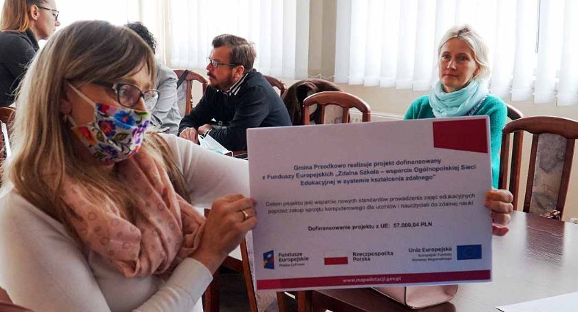 Nowy sprzęt dla przodkowskich szkół w ramach Zdalnej Szkoły