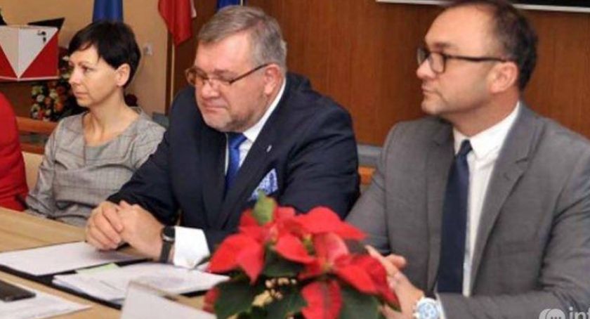 Kartuzy wciąż bez sekretarza. Burmistrz: bo praca z radą to orka na ugorze. Szef rady: to burmistrz widzi tylko czubek swojego nosa