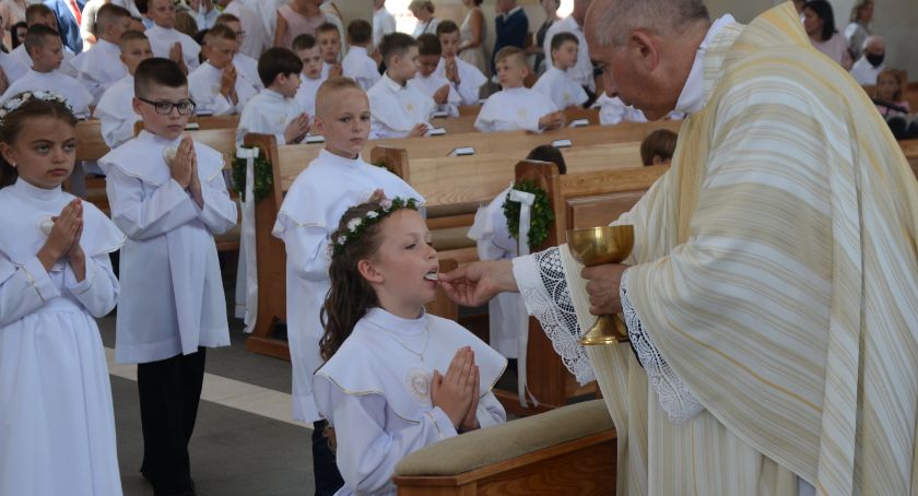 Sierakowice. Dzieci przyjęły I Komunię Świętą 