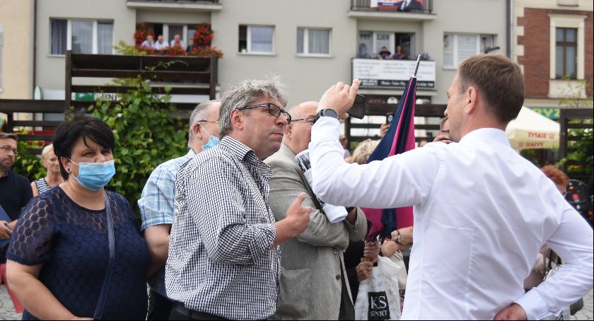 70-letni sympatyk PiS-u zaatakował posła Nitrasa - zatrzymała go policja