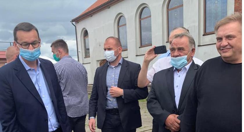 Kampania dotarła do sierakowickich parafii. Premier Morawiecki na mszy w Sierakowicach