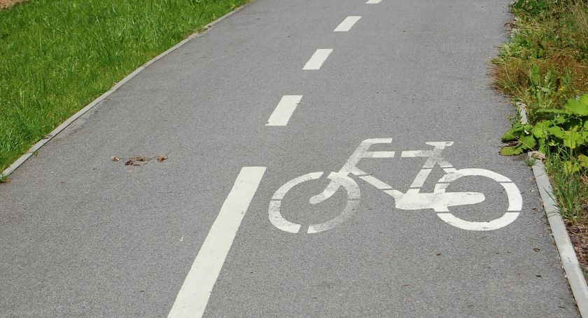 Gmina Somonino podpisała umowę na budowę ścieżki rowerowej w Ostrzycach