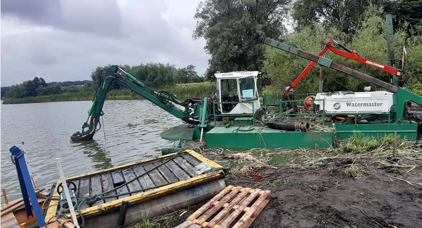 Samochód, pompa? Jakie tajemnice kryją się na dnie Karczemnego?