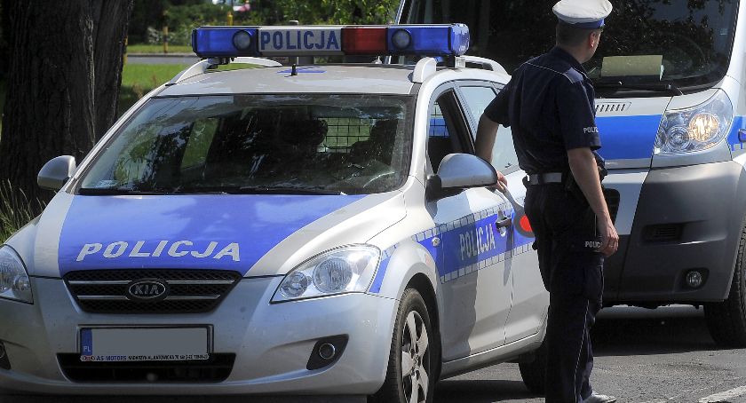Policjanci sprawdzają, jak kierowcy zachowują się wobec pieszych i rowerzystów