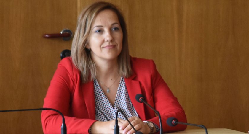 Wiceburmistrz zbyt aktywna na Facebooku? Skarżą się mieszkańcy