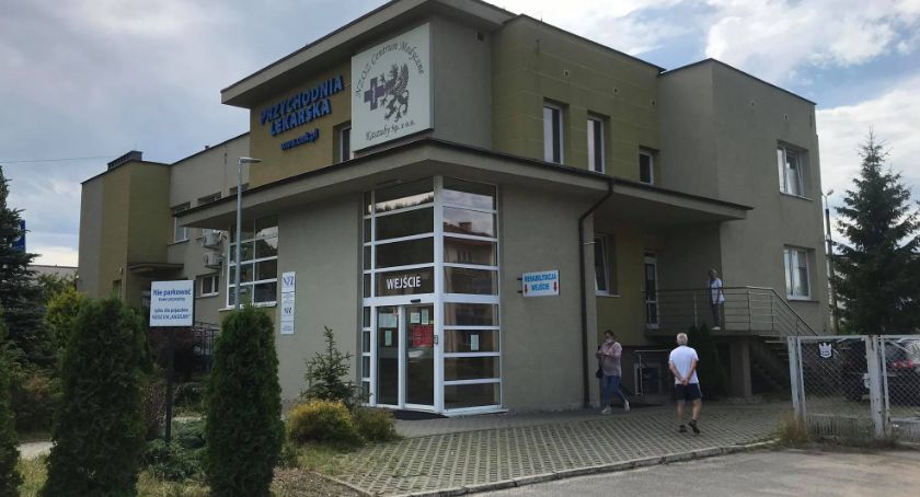 Kolejki, problematyczne teleporady i powikłania – koronawirus sparaliżował służbę zdrowia?