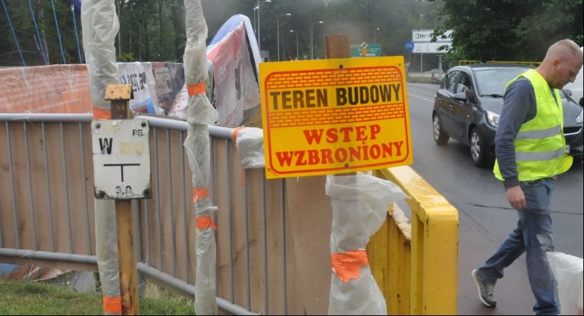 Spore utrudnienia w ruchu w związku z remontem na wiadukcie w Kartuzach