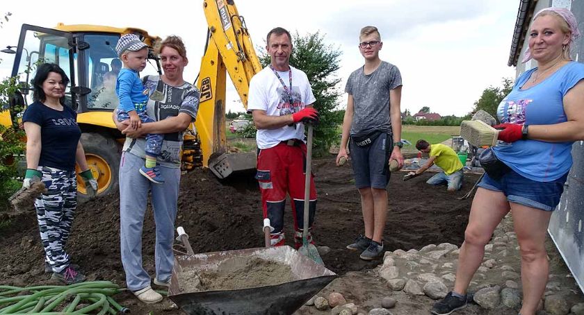 Glincz. Budowa domu dla Aleksandry Jelińskiej i małego Jasia zbliża się do finału