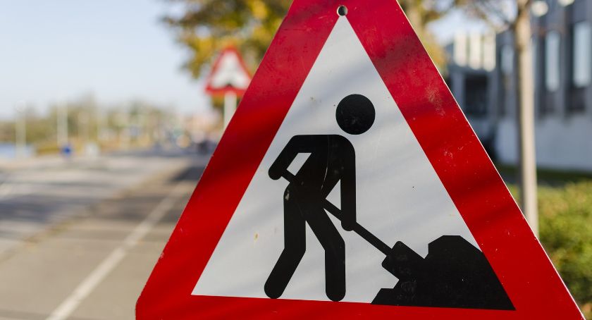 W Rębie trwają roboty drogowe, możliwe utrudnienia w ruchu