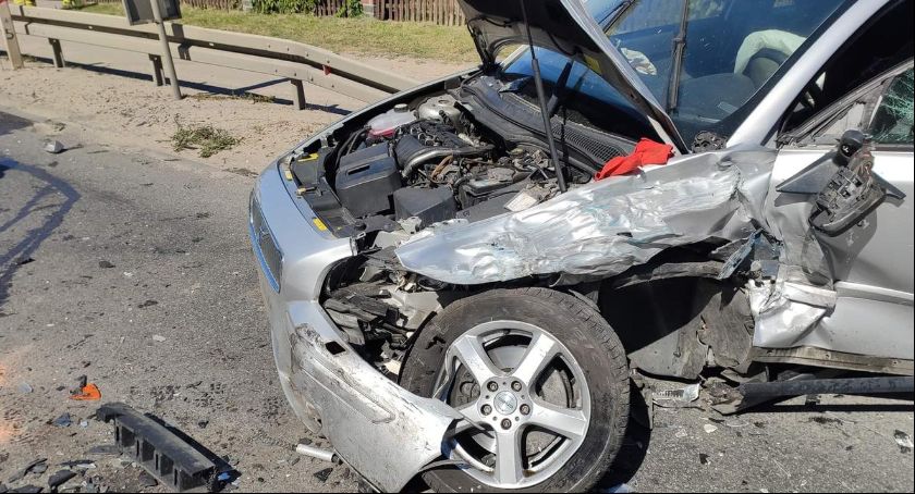 Czołówka volvo i skody w Leźnie