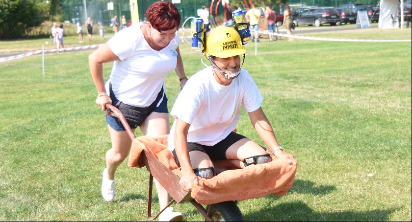 Zabawa na sportowo - gospodynie rywalizowały na Spartakiadzie w Chmielnie