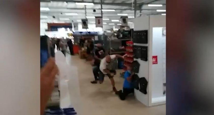 I poszli...Tłumy, przepychanki, kraksy. Filmik z otwarcia marketu w Miszewie podbija internet 