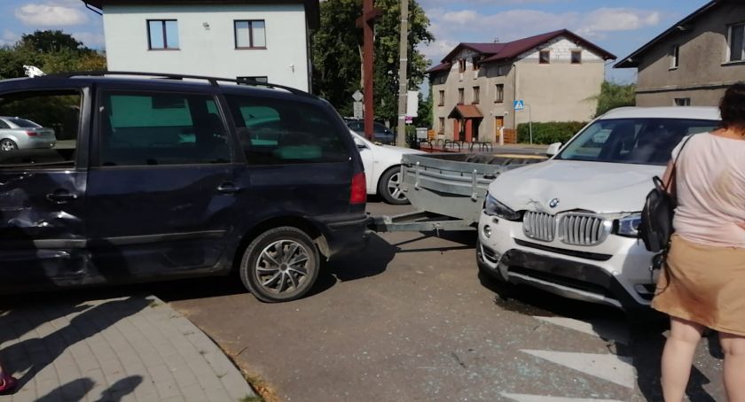 Sulęczyno. Zderzenie seata z BMW