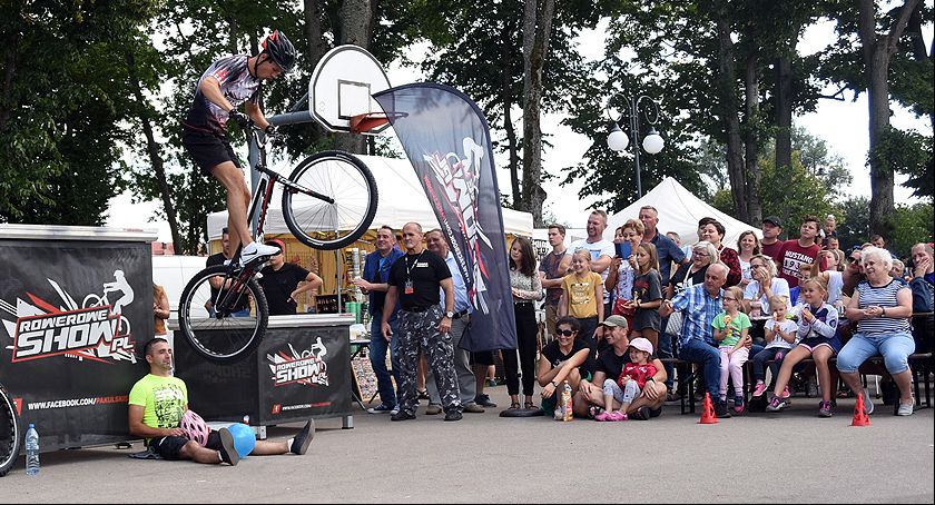 Kartuzy. Rowerowe show i RZPiT Kaszuby na niedzielnej odsłonie Jarmarku Kaszubskiego