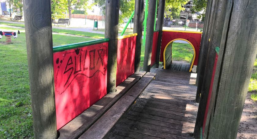 Żukowo. Gminne inwestycje są niszczone przez wandali. Burmistrz apeluje o szanowanie wspólnego dobra