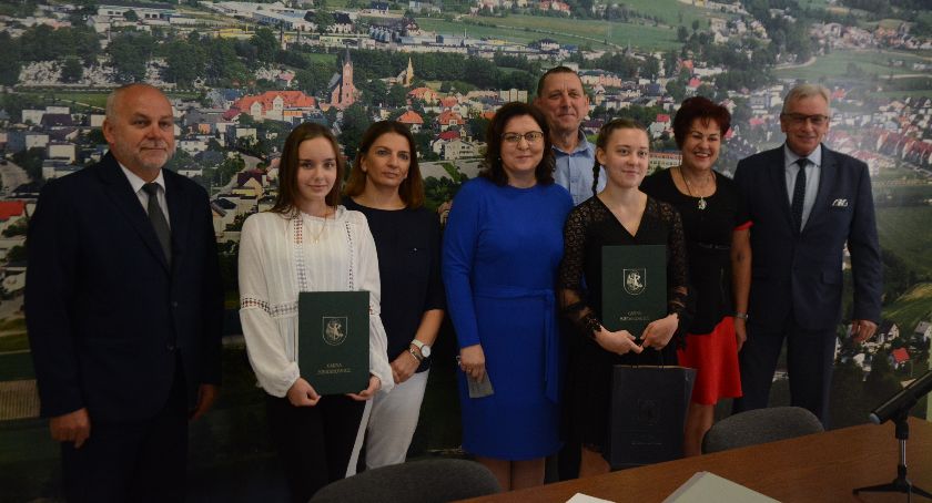 Dominika Płotka najlepszą z najlepszych absolwentek w gminie Sierakowice