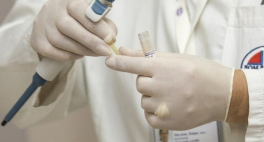 Koronawirus w kolejnych szkołach - w Prokowie i Chmielnie