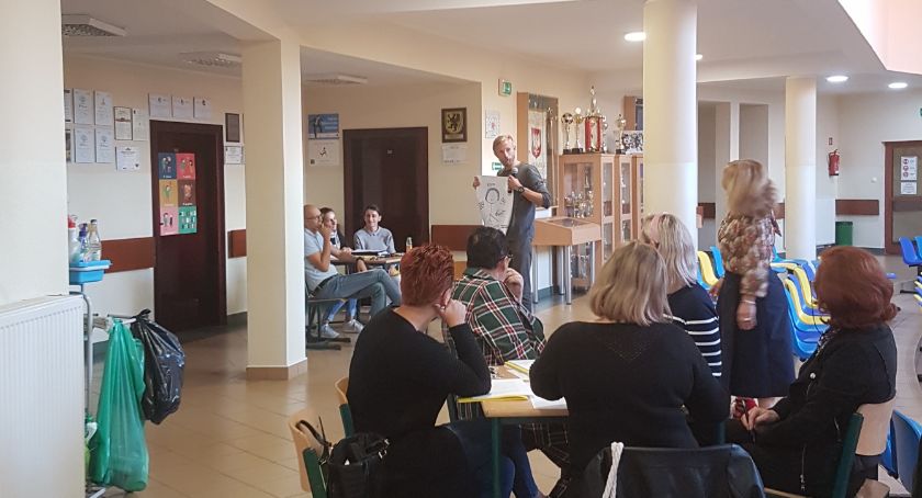 Gm. Sierakowice. Nauczyciele przestrzegają młodzież przed piciem alkoholu