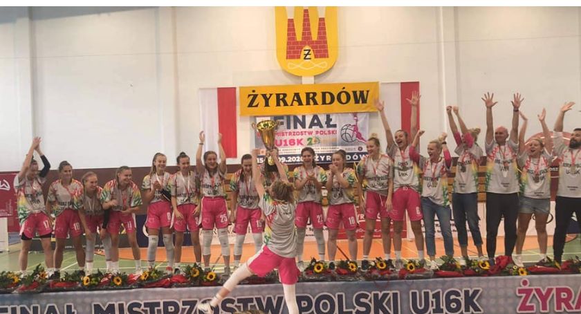 Koszykarki BAT-u ze złotem  Mistrzostw Polski U-16 
