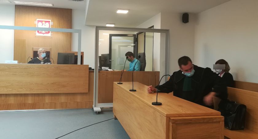 Była pijana. Dachowała fordem. Ruszył proces byłej policjantki