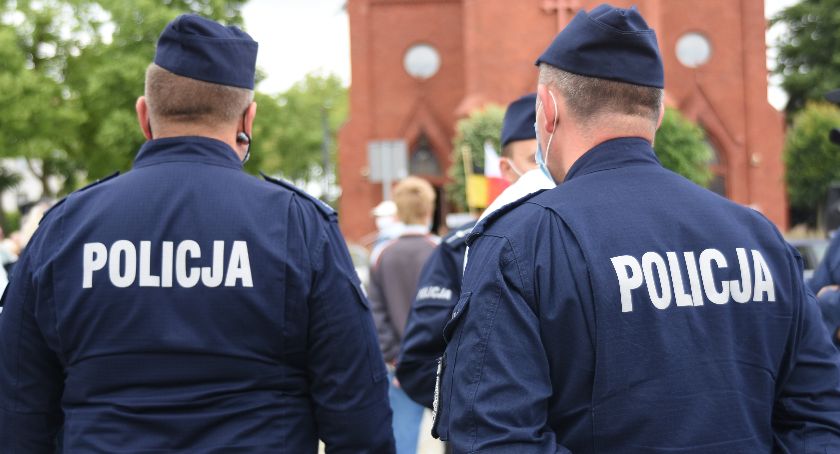 Groził policjantom, którzy pośpieszyli mu na pomoc