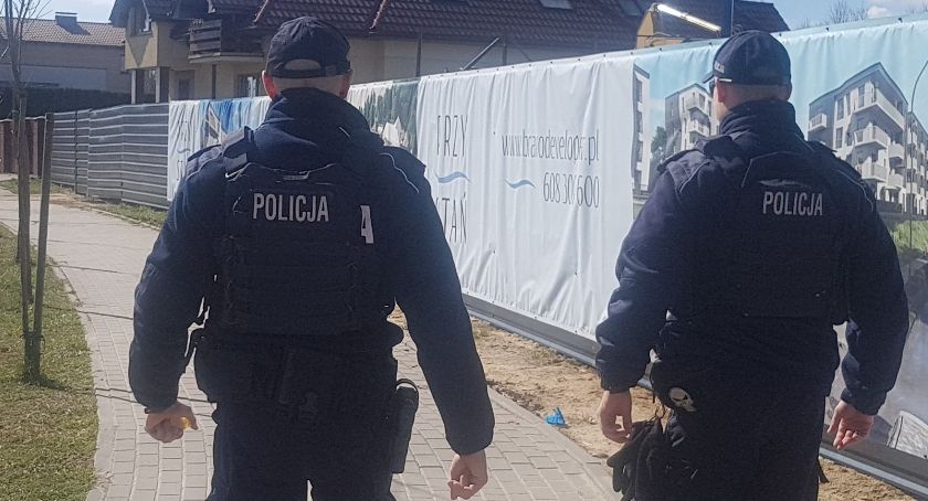 Policyjne kontrole w weekend - 21 mandatów i 50 pouczeń za brak maseczki