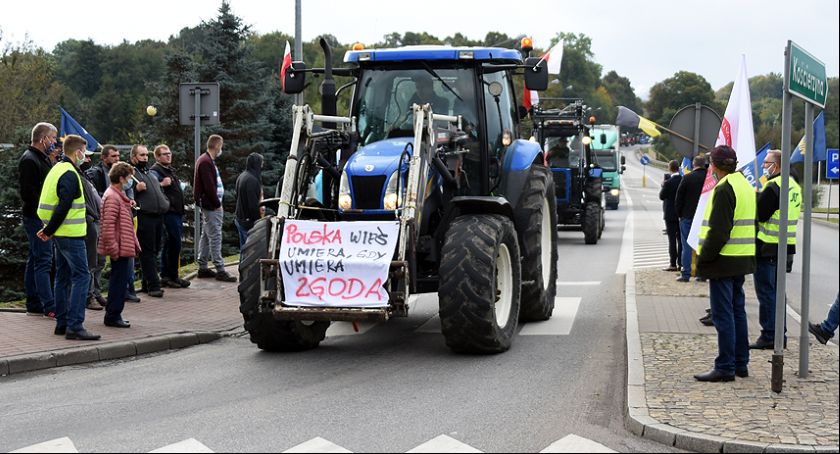 Kaszubscy rolnicy protestowali w Żukowie i Chwaszczynie przeciwko tzw. piątce Kaczyńskiego
