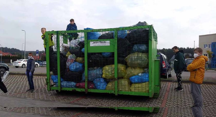 Zbiórka surowców wtórnych w Szkole Podstawowej w Baninie