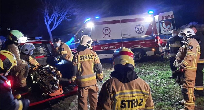 Otomino. Kobieta spadła z konia w głębi lasu - ratowali ją strażacy