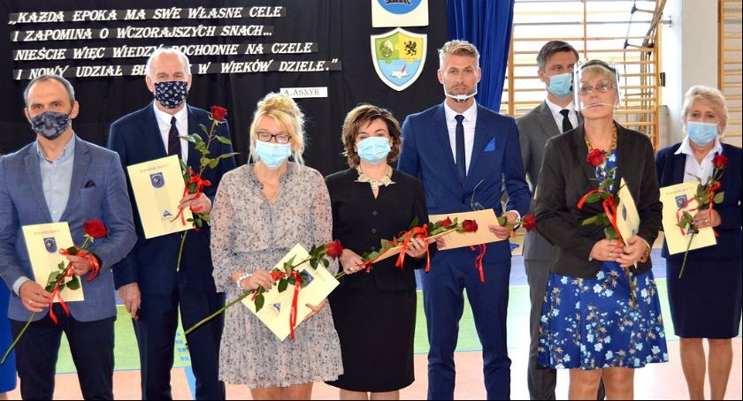 Kartuzy. Nauczyciele i dyrektorzy nagrodzeni z okazji święta edukacji