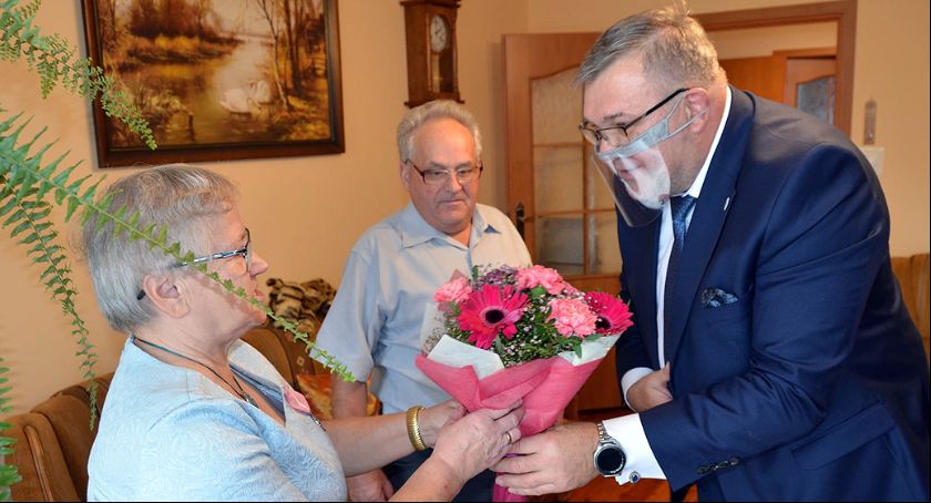 Kartuzy. Złoci jubilaci odznaczeni medalami