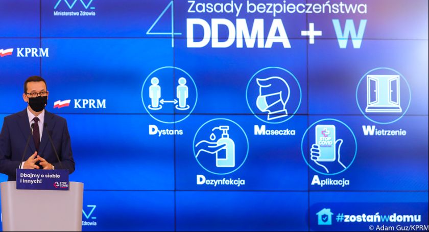 Cała Polska czerwoną strefą, starsi uczniowie podstawówek na nauce zdalnej