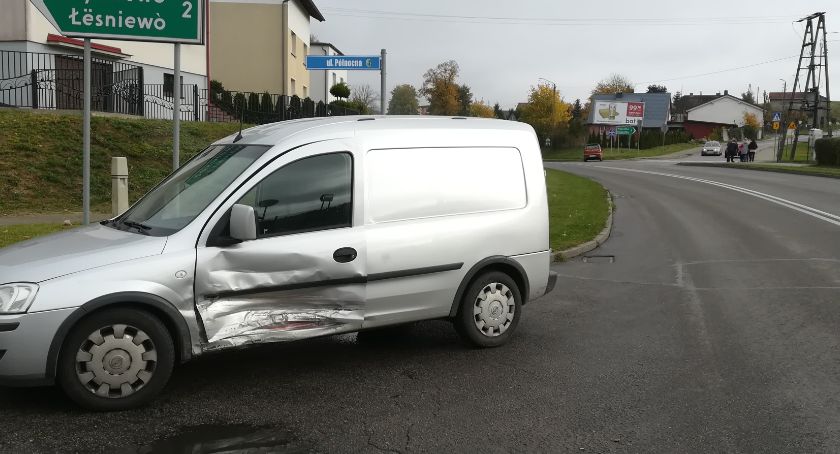 Puzdrowo. Czołowo-boczne zderzenie matiza z oplem