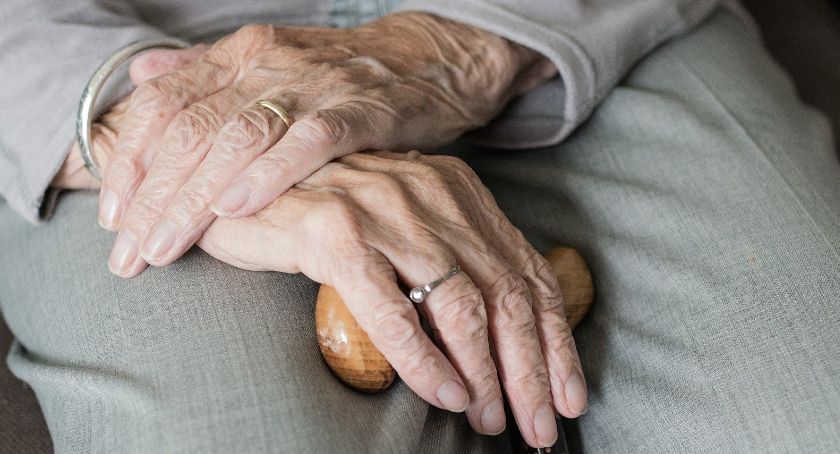 Chroń dziadków i rodziców - bezpłatne szczepienia dla seniorów