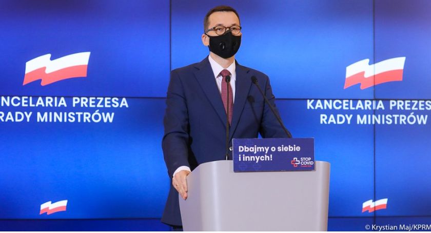 Rząd otwiera galerie, ale szkoły zamknięte do połowy stycznia 
