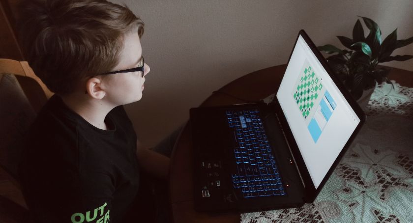 Młodzi szachiści rywalizowali w internetowym turnieju Siedmiu Gwiazd