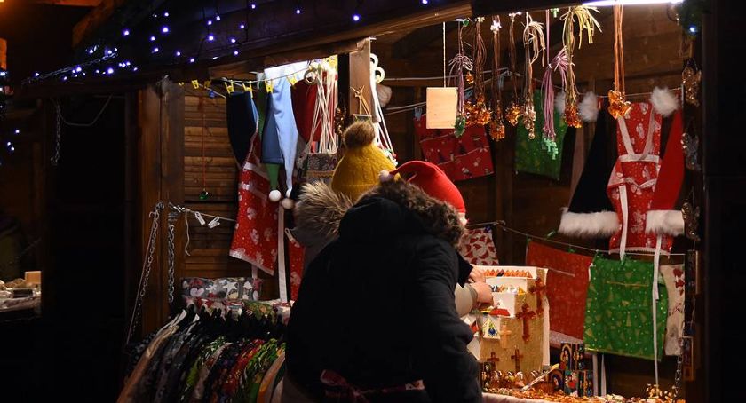  Żukowo zaprasza na kiermasz świąteczny i zachęca do wsparcia sprzedających
