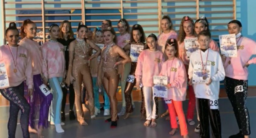 Jowita Dance Stężyca z medalami Ogólnopolskiego Mikołajkowego Turnieju Tańca