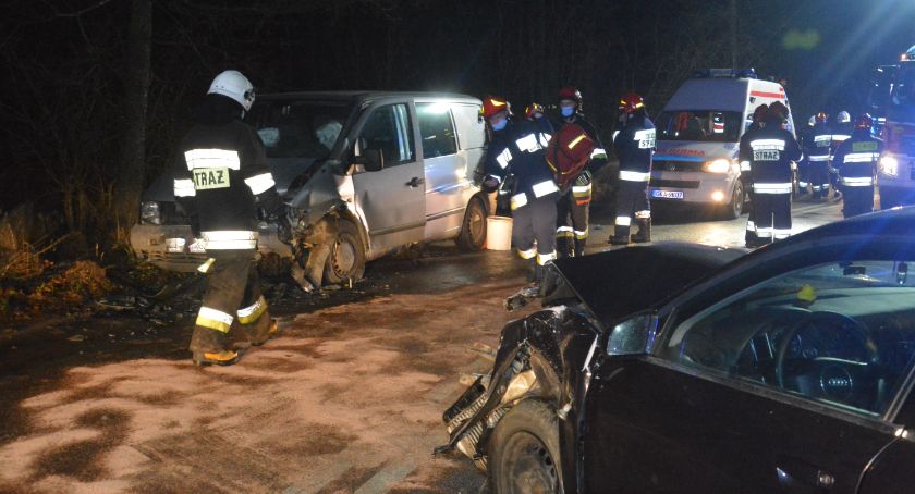 Strysza Buda. Zderzenie audi z busem - trzy osoby poszkodowane, w tym dziecko