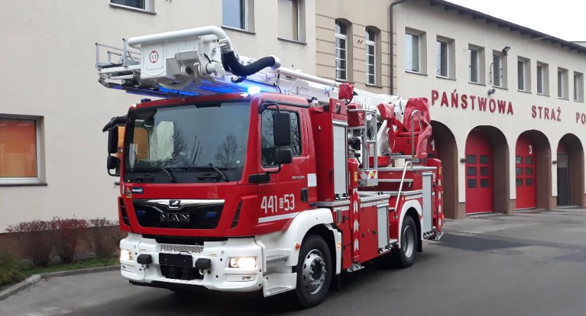 Kartuscy strażacy z nowym podnośnikiem
