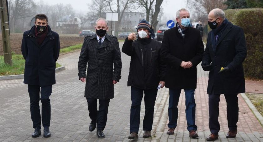 Wojewoda oficjalnie otworzył nową drogę w Leźnie 