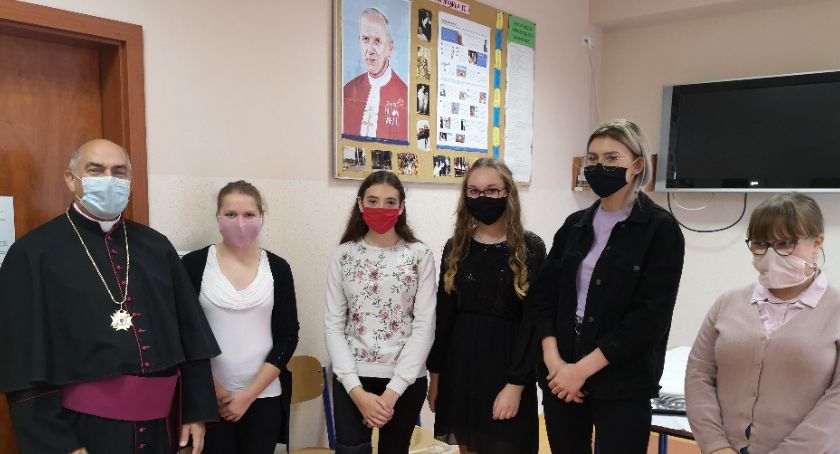 Sierakowice. Trzy konkursy na zakończenie Roku Świętego Jana Pawła II 