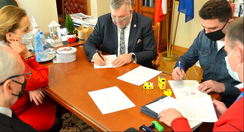 Łapalice. Wkrótce rozpocznie się budowa szkoły - podpisano umowę z wykonawcą