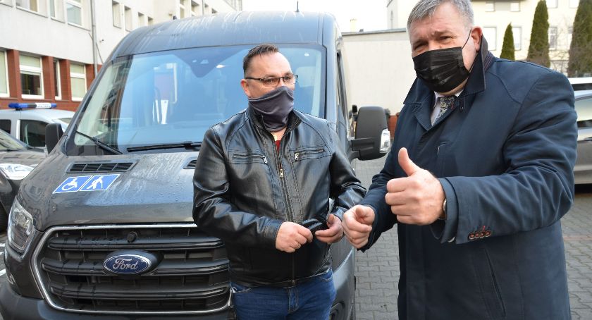 Gmina Kartuzy zakupiła nowy wóz do przewozu niepełnosprawnych uczniów