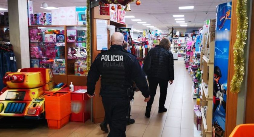 Policjanci z pracownikami sanepidu prowadzą wzmożone kontrole 